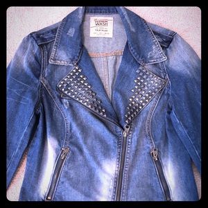 Cropped distressed denim jacket